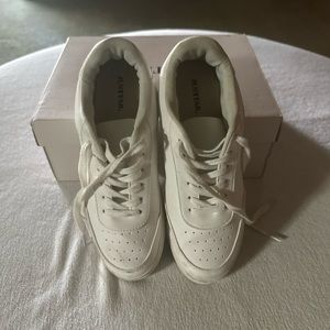 EUC women’s fashion sneakers